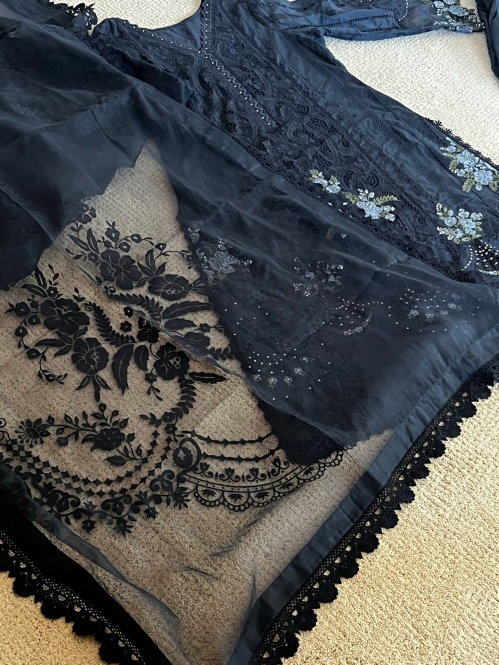 Embroidered luxury Maria B lawn dress suit - Picture 14 of 14